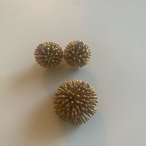 Vintage Jewelry set.  Snap on earrings.